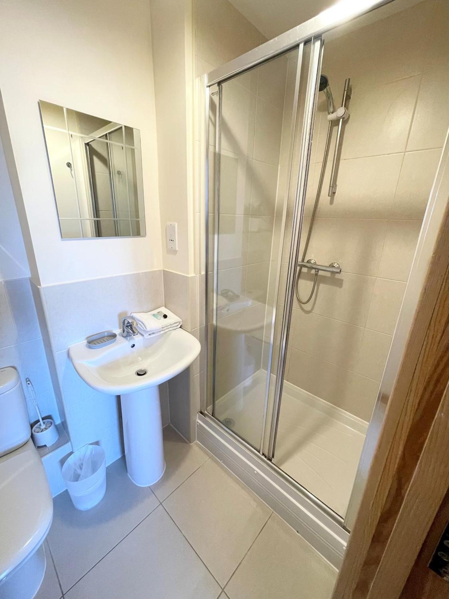 Blue Sky Apartments@Guildford Town Centre Esterno foto