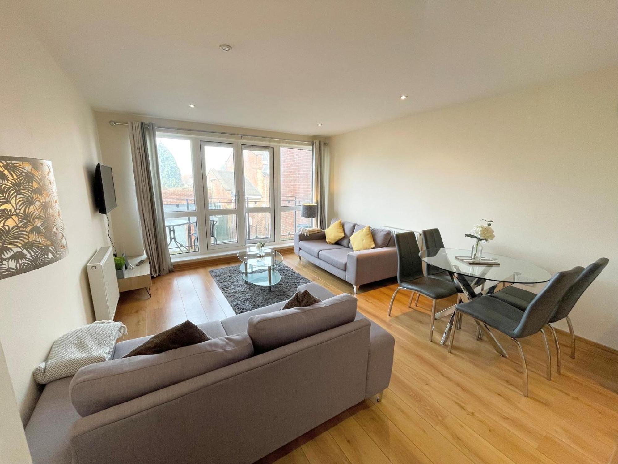 Blue Sky Apartments@Guildford Town Centre Esterno foto