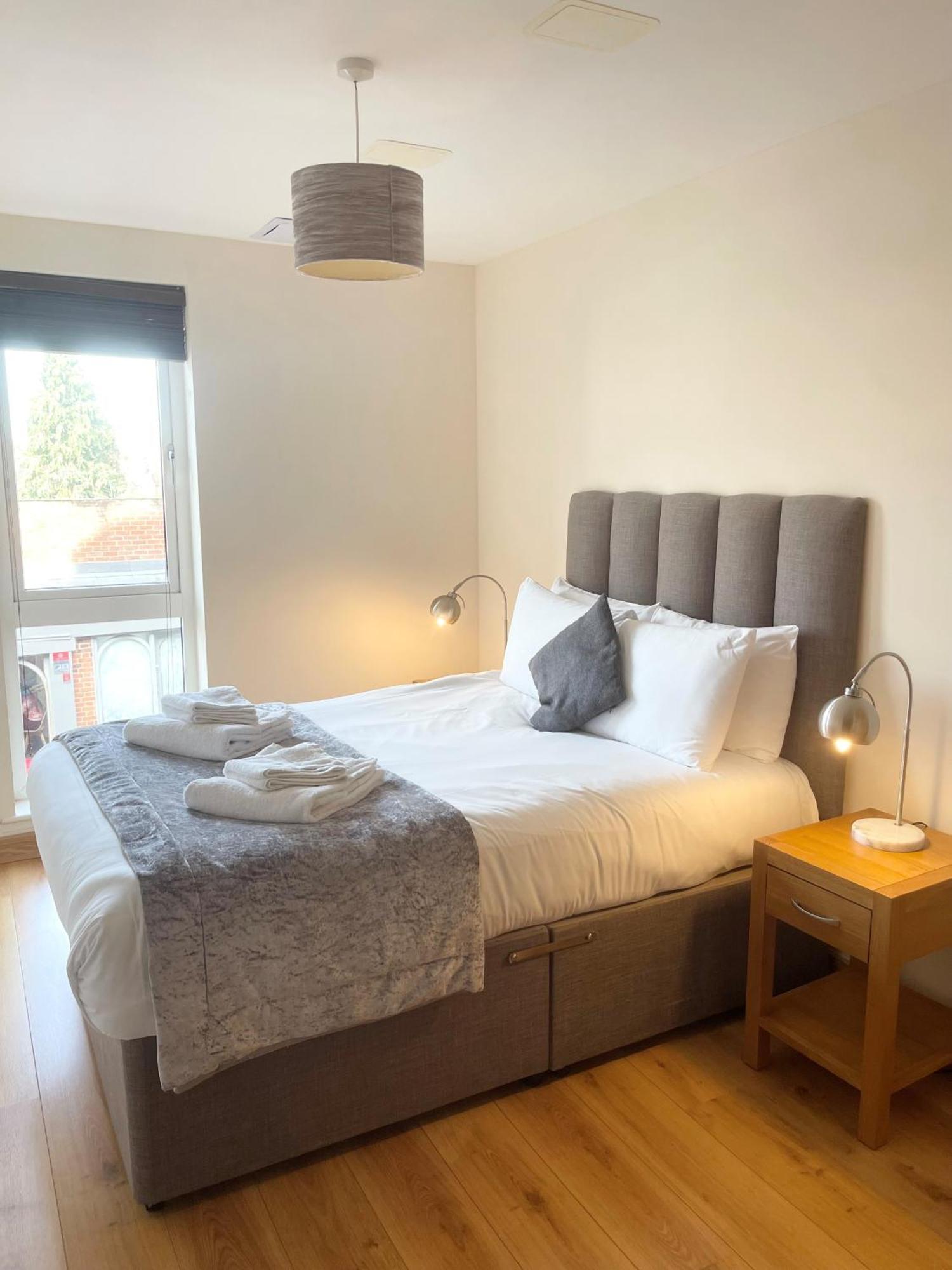 Blue Sky Apartments@Guildford Town Centre Esterno foto