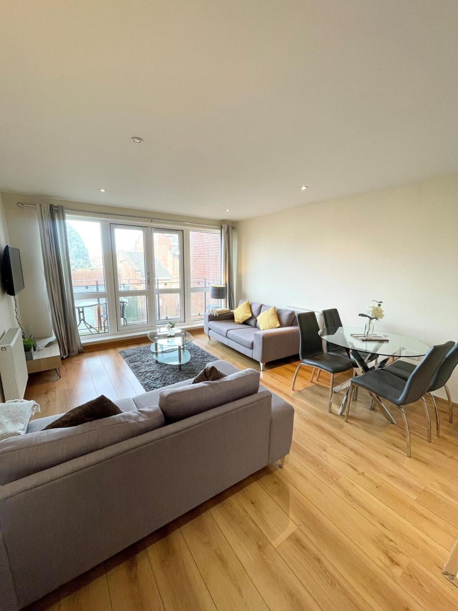 Blue Sky Apartments@Guildford Town Centre Esterno foto