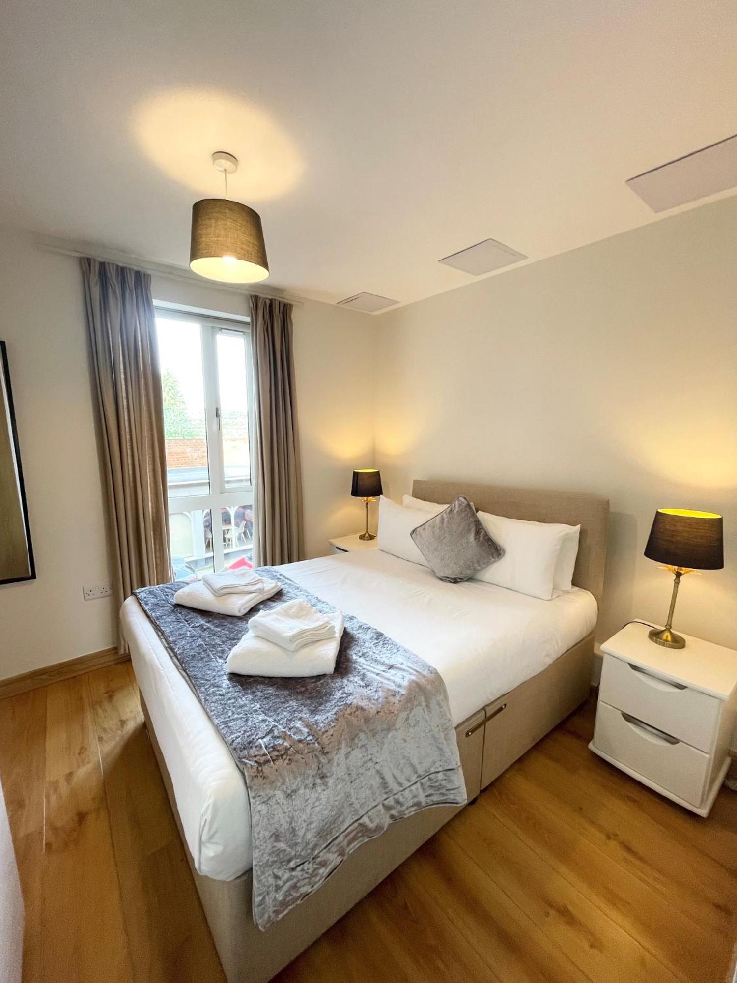 Blue Sky Apartments@Guildford Town Centre Esterno foto